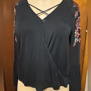 Soft & sexy black embroidered floral arm soft small petite bell sleeves